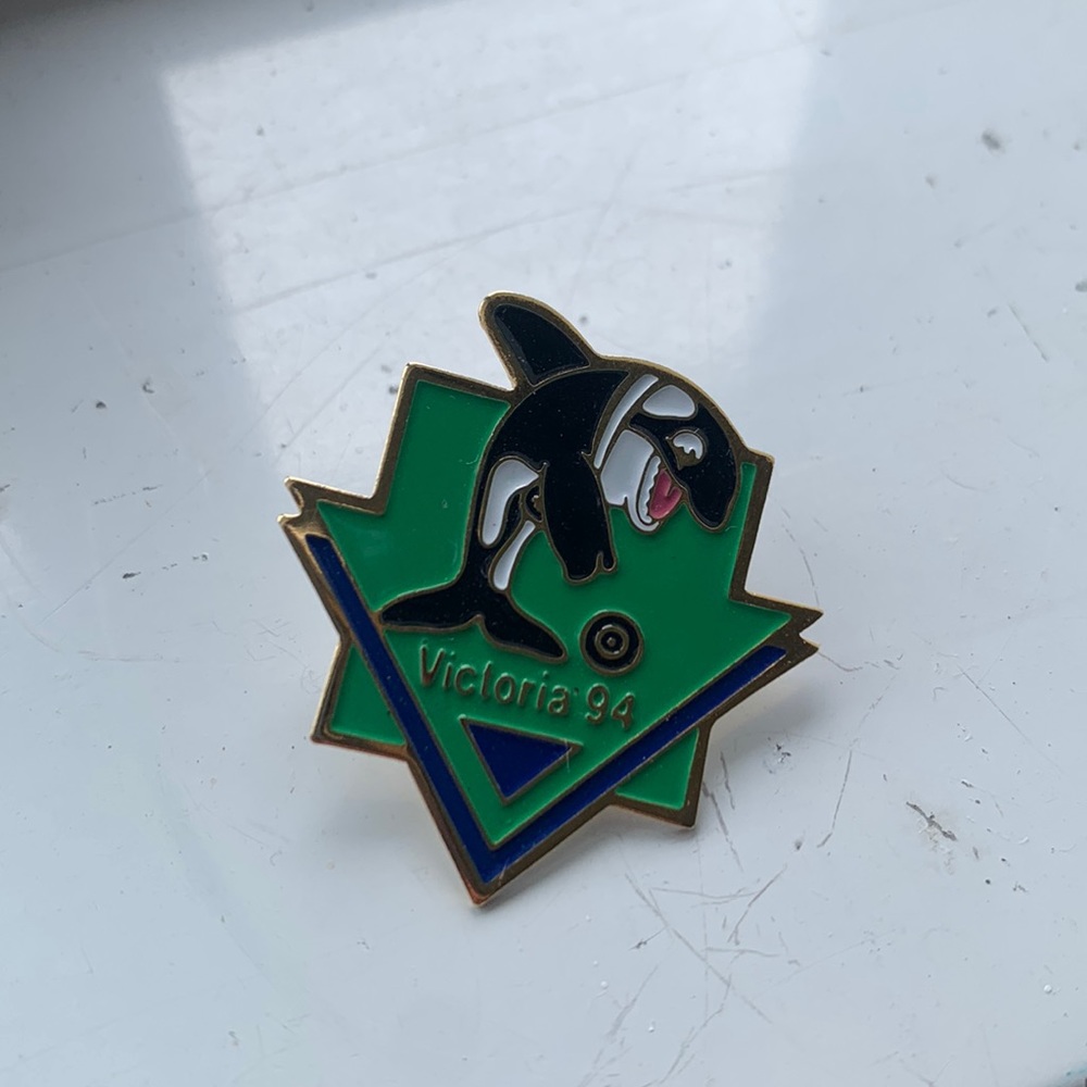 Vintage 1994 90s Victoria British Columbia orca whale enamel pin